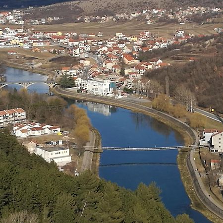 Trilj Apartman Jurika Bagian luar foto