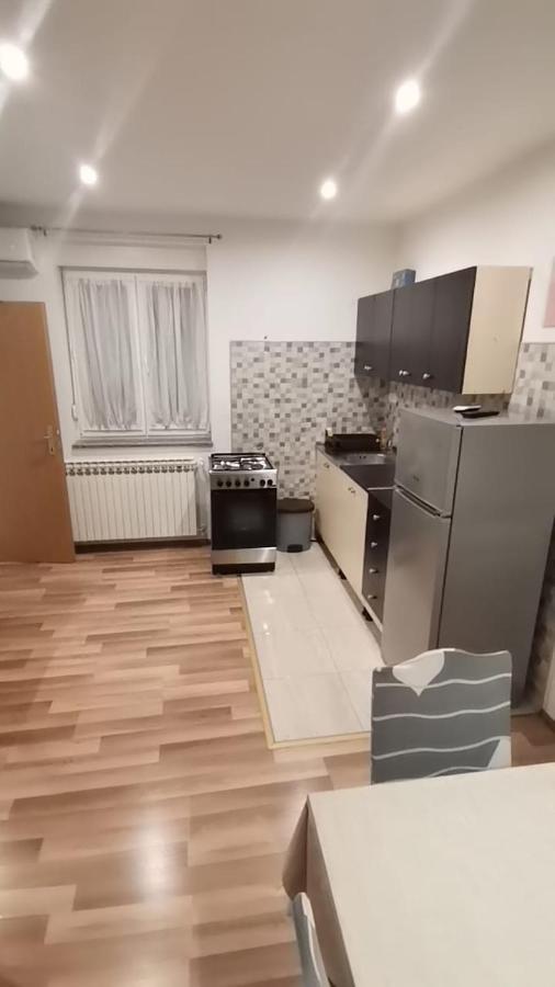 Trilj Apartman Jurika Bagian luar foto