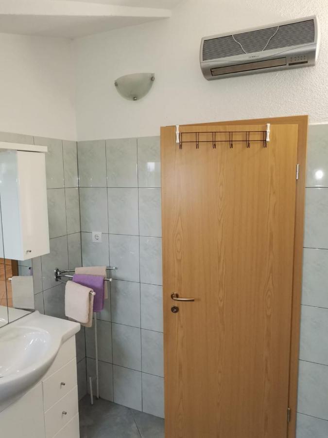 Trilj Apartman Jurika Bagian luar foto