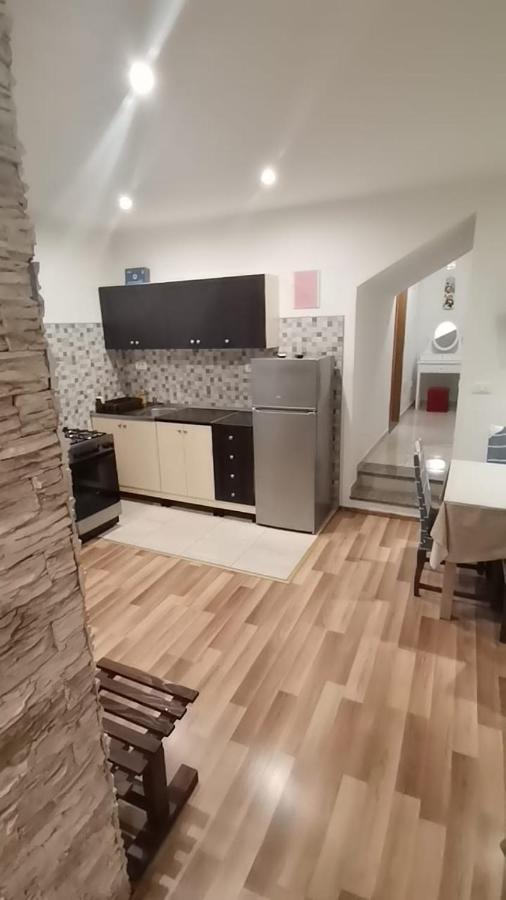 Trilj Apartman Jurika Bagian luar foto