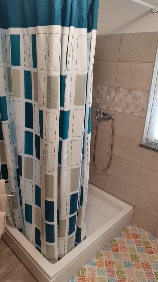 Trilj Apartman Jurika Bagian luar foto