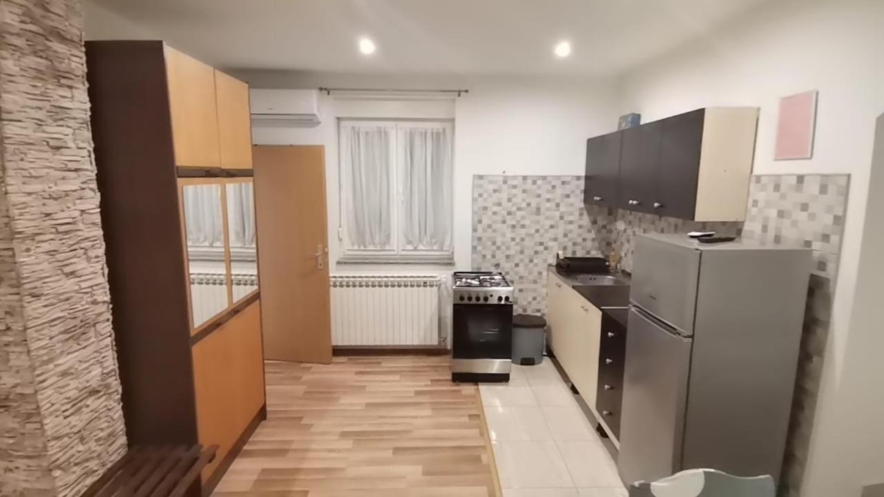 Trilj Apartman Jurika Bagian luar foto