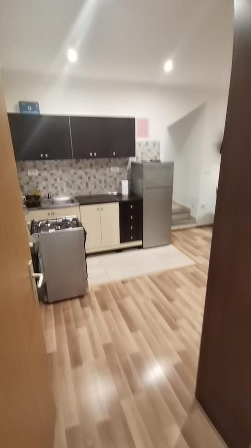 Trilj Apartman Jurika Bagian luar foto