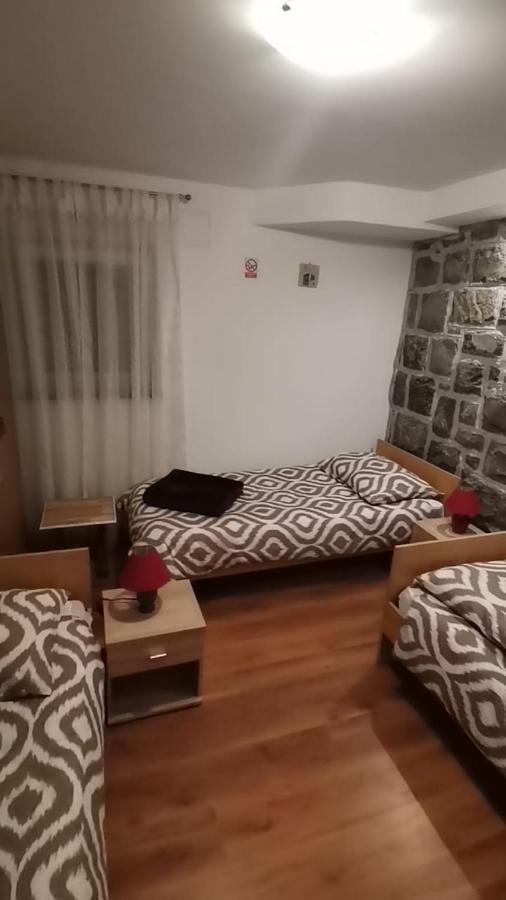 Trilj Apartman Jurika Bagian luar foto