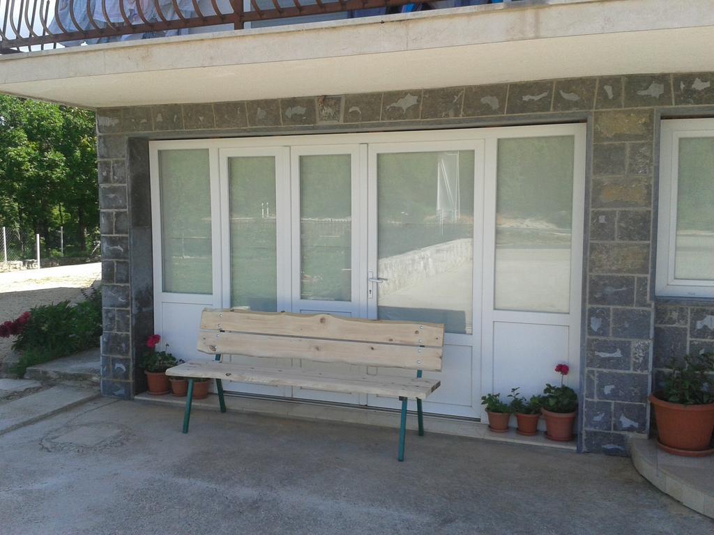 Trilj Apartman Jurika Bagian luar foto