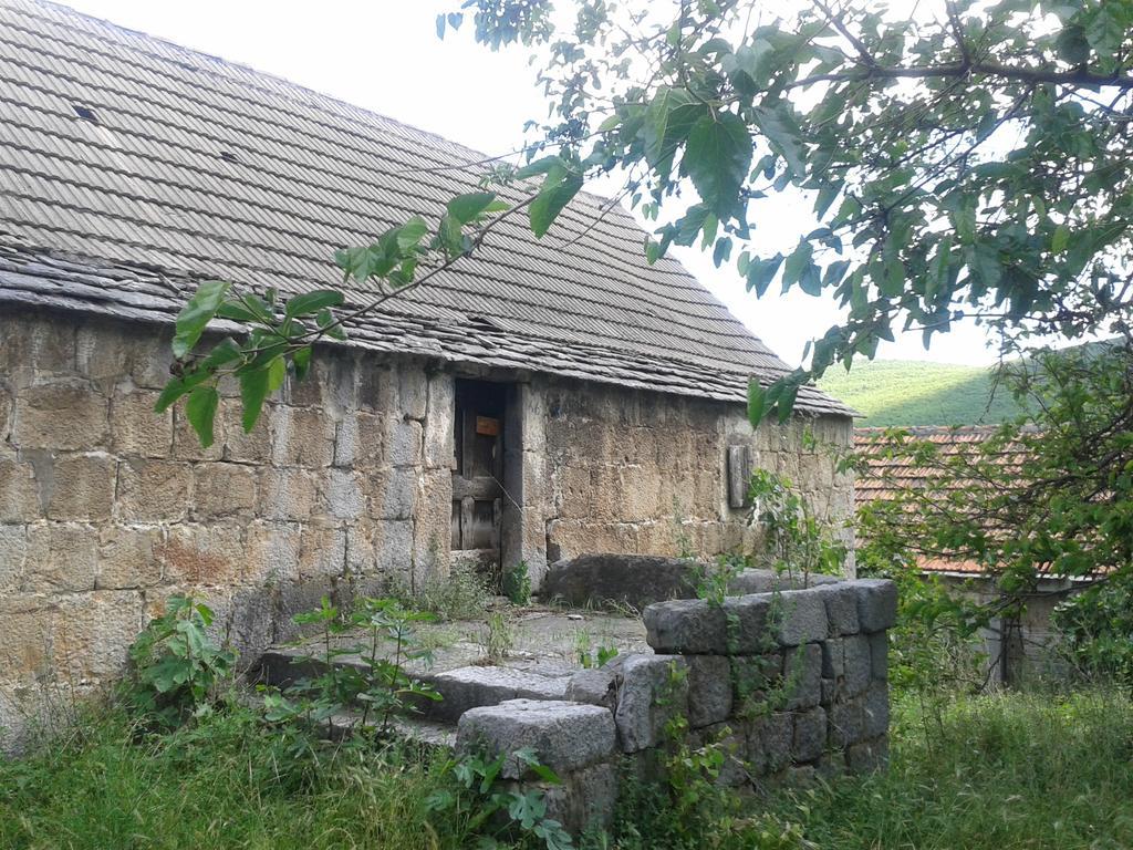 Trilj Apartman Jurika Bagian luar foto