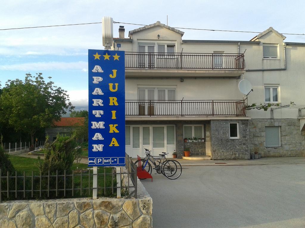 Trilj Apartman Jurika Bagian luar foto
