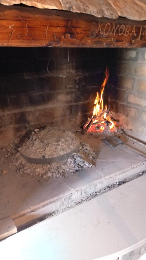 Trilj Apartman Jurika Bagian luar foto
