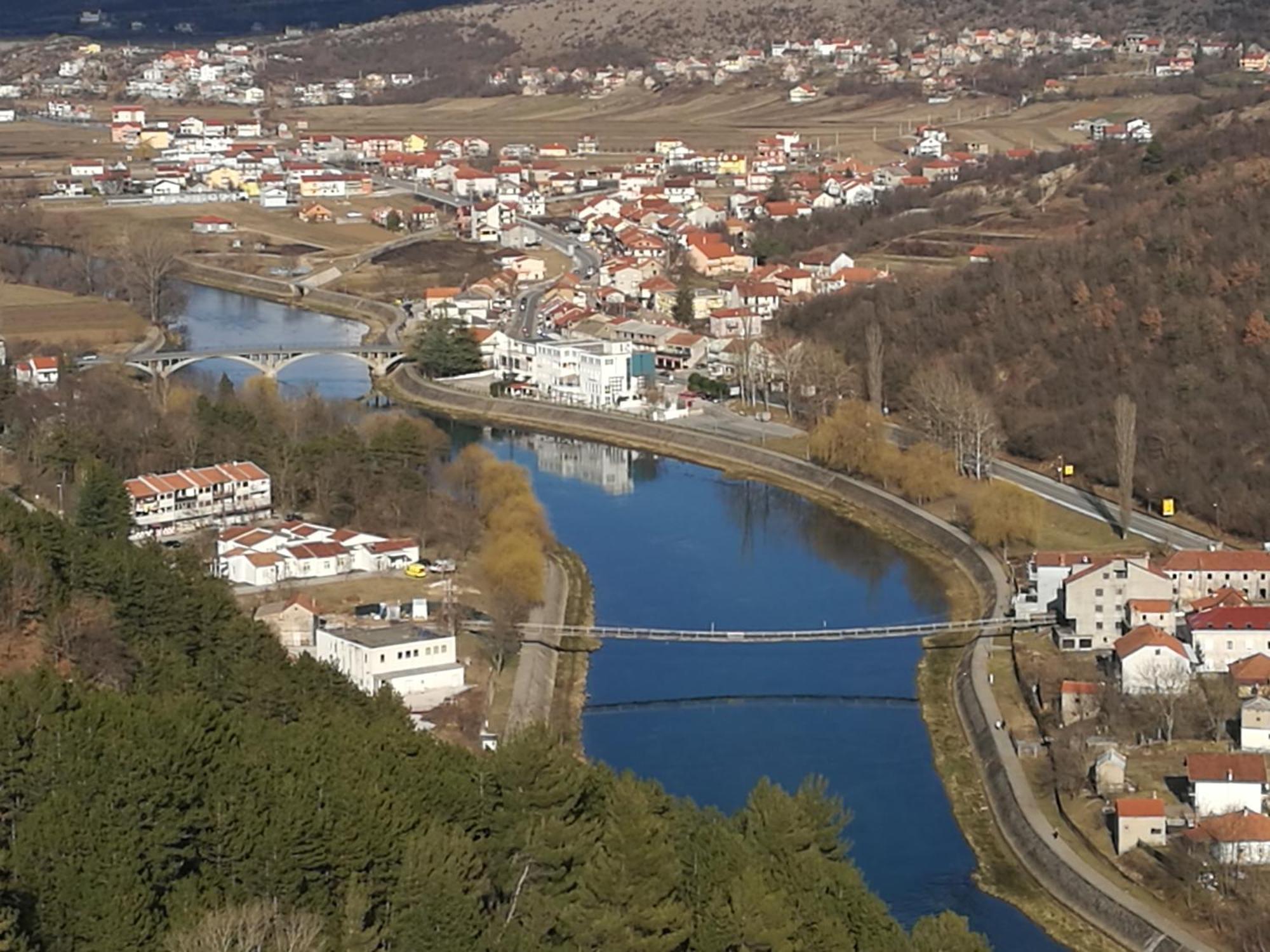 Trilj Apartman Jurika Bagian luar foto