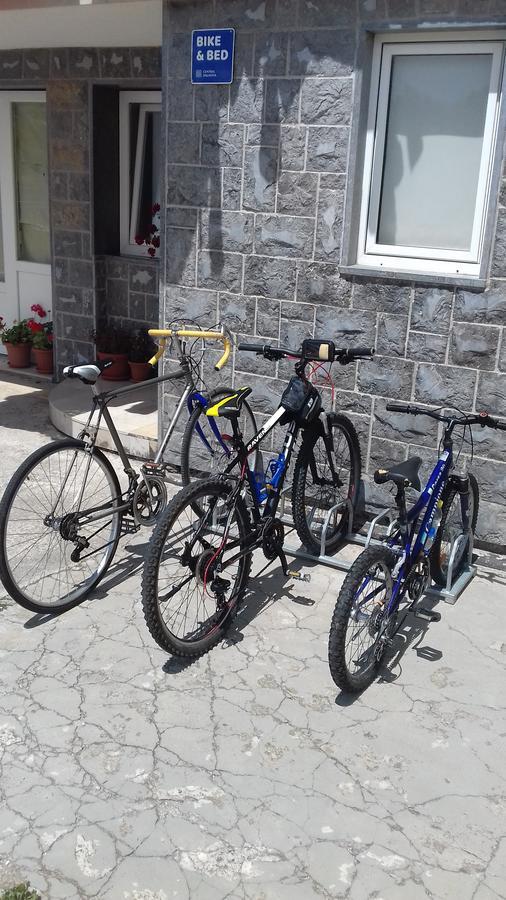 Trilj Apartman Jurika Bagian luar foto